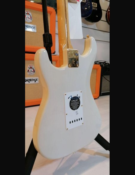 Fender American Vintage '57 Commemorative Stratocaster Maple Fingerboard