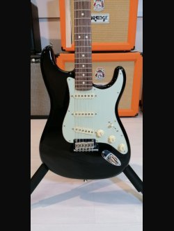 Fender American Professional Stratocaster Rosewood Fingerboard Black 2