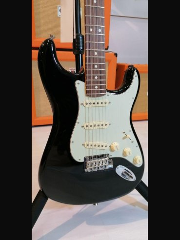 Fender American Professional Stratocaster Rosewood Fingerboard Black