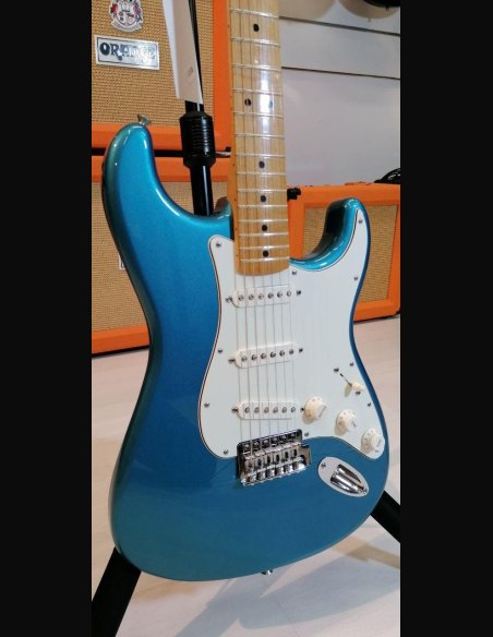 Fender Standard Stratocaster Maple Fingerboard Lake Placid Blue