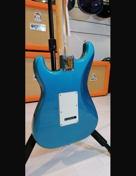 Fender Standard Stratocaster Maple Fingerboard Lake Placid Blue