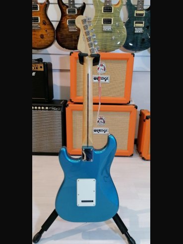 Fender Standard Stratocaster Maple Fingerboard Lake Placid Blue