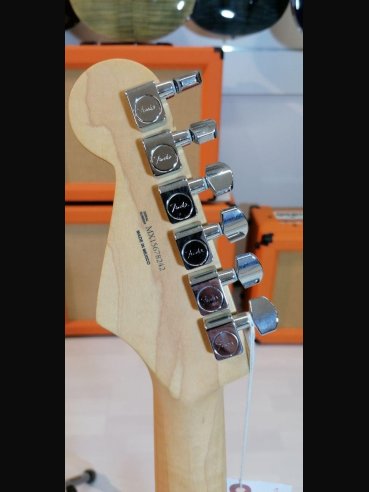 Fender Standard Stratocaster Maple Fingerboard Lake Placid Blue