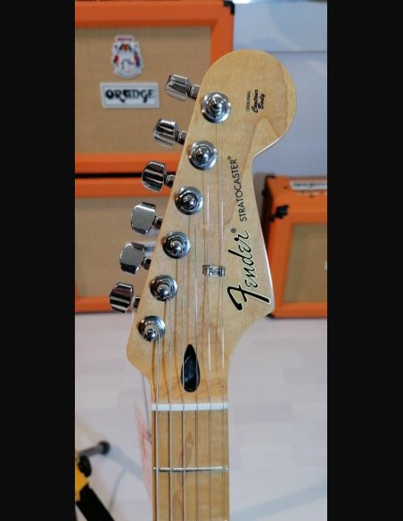 Fender Standard Stratocaster Maple Fingerboard Lake Placid Blue