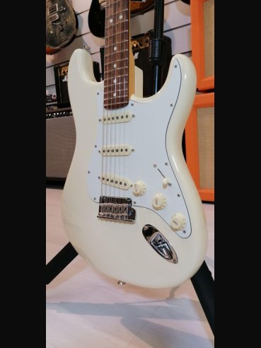 Fender American Professional Stratocaster Rosewood Fingerboard Olympic White