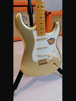 Squier 60Th Anniversary Classic Vibe Strotocaster Maple Fingerboard Aztec Gold 2
