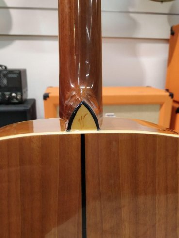 Washburn D97 LTD NT CH Folk