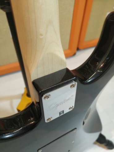 Squier Affinity Stratocaster HSS Lrl Montego Rosewood Fingerboard Black Metal