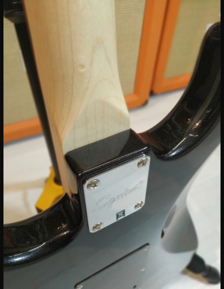 Squier Affinity Stratocaster HSS Lrl Montego Rosewood Fingerboard Black Metal