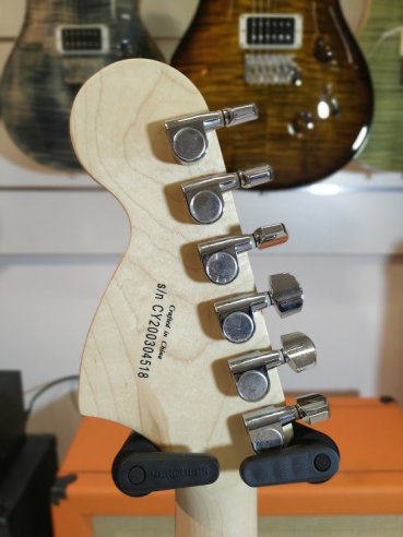 Squier Affinity Stratocaster HSS Lrl Montego Rosewood Fingerboard Black Metal