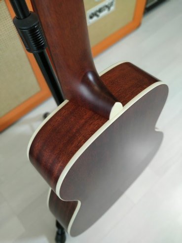 Sigmaguitars RM-140E Resonant Elettrificato Semilucida