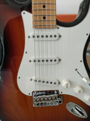 Suhr Classic S 3 Tone Burst MP SSS Chitarra Elettrica